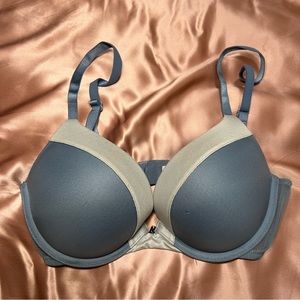 VICTORIA'S SECRET FABULOUS BRA 32D Blue